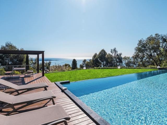 SUPER CANNES VILLA D'ARCHITECTE VUE MER PANORAMIQUE