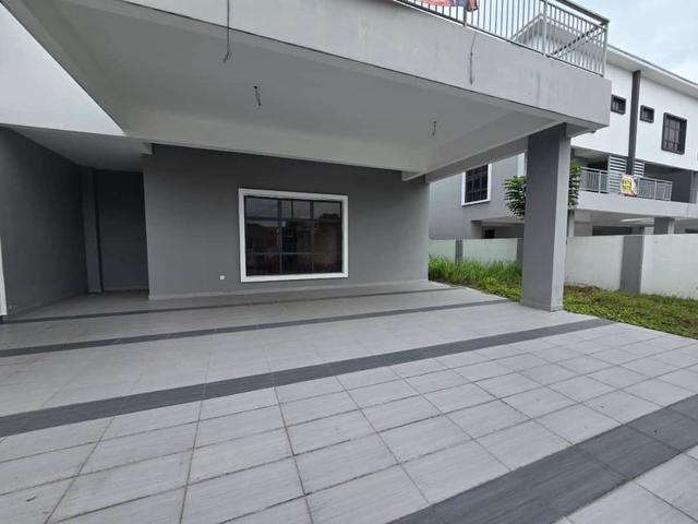 SUPER CHEAP Semi D House in Taman Senai Utama For Sale