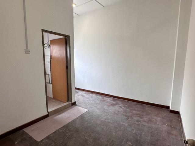 Super comfortable female units master room at ss2 trusted agent at ss2, petaling jaya