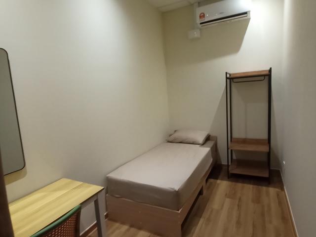 Super Convenient Room near Taman OUG✨ 4 min to Mrt Station 9 min to Mid Valley Megamall 0 deposit Immediate move in✅