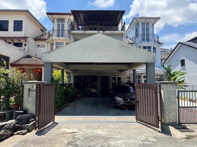 Super Duper 3 Storey Terrace House Taman Bukit Utama Ampang