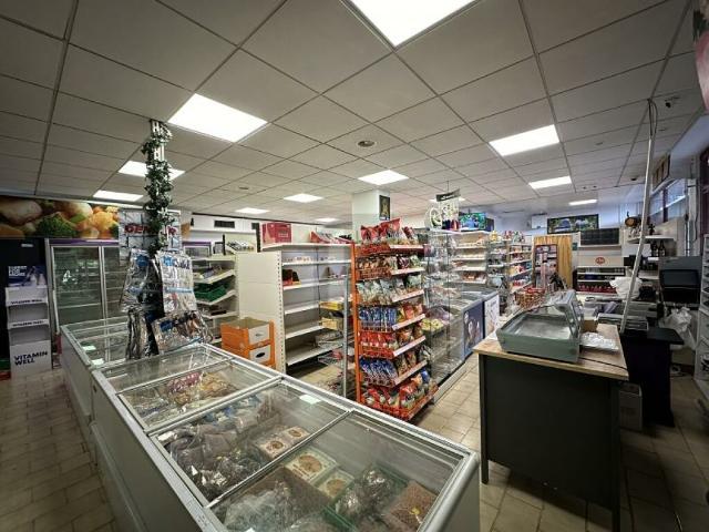SUPER ÉPICERIE À THÔNEX !