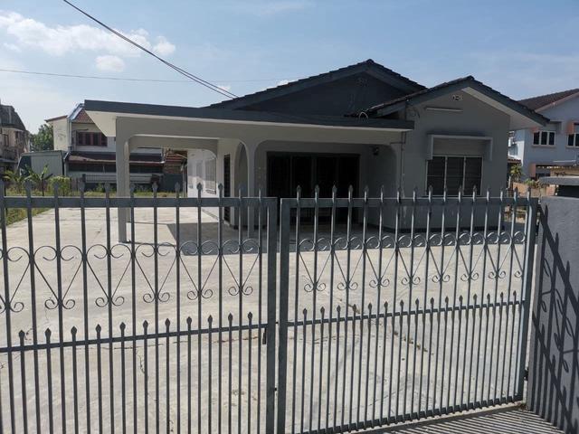 Super Large Singlestorey Bungalow House