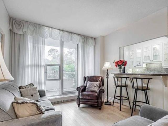 Super Location 3Bedrooms 2Baths Low Maintenance Fees Includ