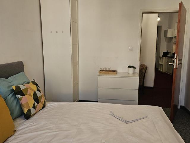 Super location near Universities in the Old Town 4 bedrooms apartment
