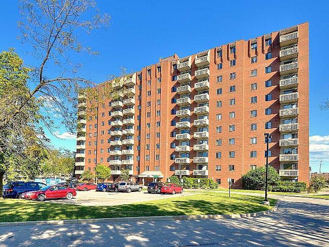Super Low Condo Fee, 1 Bedroom, 1 Bathroom Ground Floor Unit