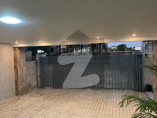Super Luxurious Villa for sale. Top location Dem 15 Cr Bahria Town Phase 2