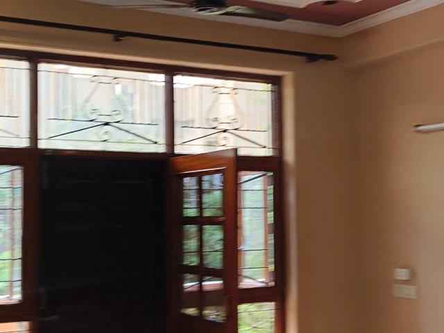 Super MIG 3 Bedroom 250 Sq. Mt. Builder Floor in Sector 105 Noida Listing ID: #9852