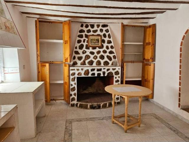 SUPER PRECIO, POCA REFORMA, BONITO ENTORNO, TEJADO NUEVO, casa en venta en pueblo en el Masegoso, sierra, una casa de do