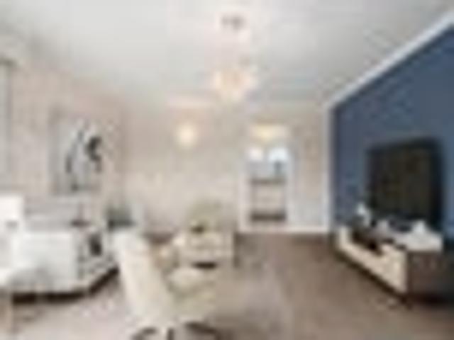 Super Sunny Top Floor Apartment in Central Miramar
