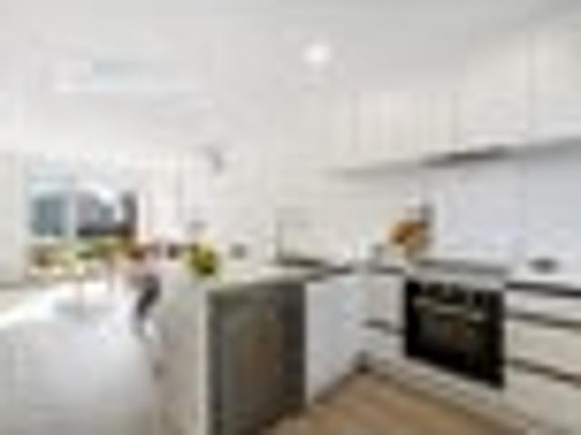 Super Sunny! Superb Location! Superbly Priced!