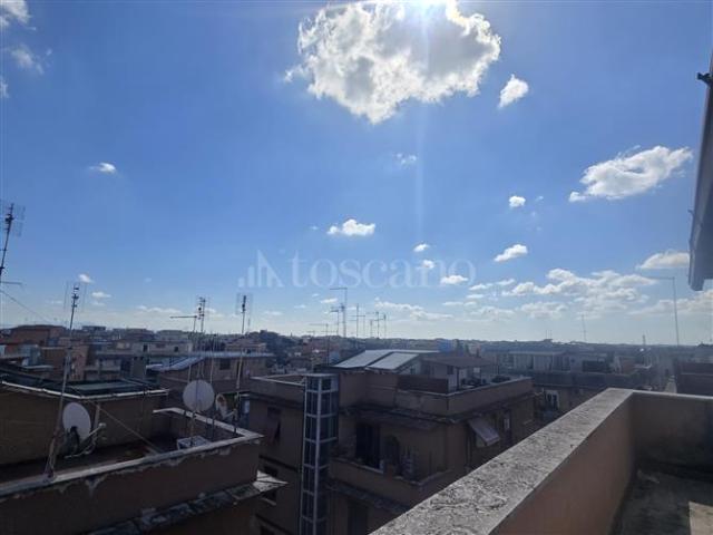 Superattico di 63 mq a Battistini Roma