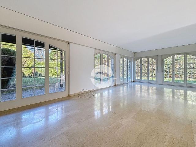 Superb 7.5 room semi detached villa with mooring buoy