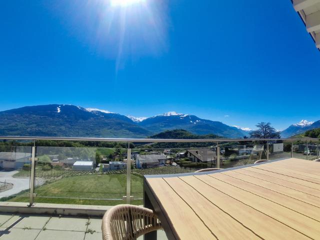 Superb 5.5 Zimmer Attikawohnung, herrliche Aussicht, ruhig und sonnig