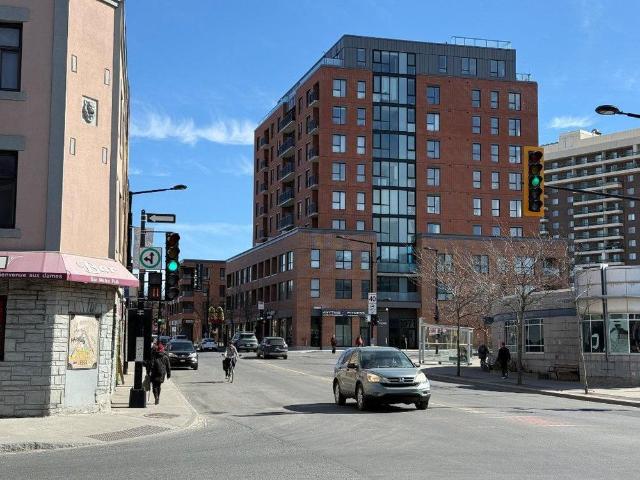 Superb condo 4 1/2 in new building