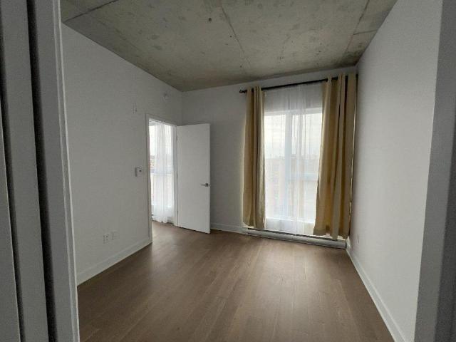 Superb condo 4 1/2 in new building