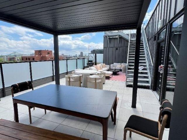 Superb condo 4 1/2 in new building