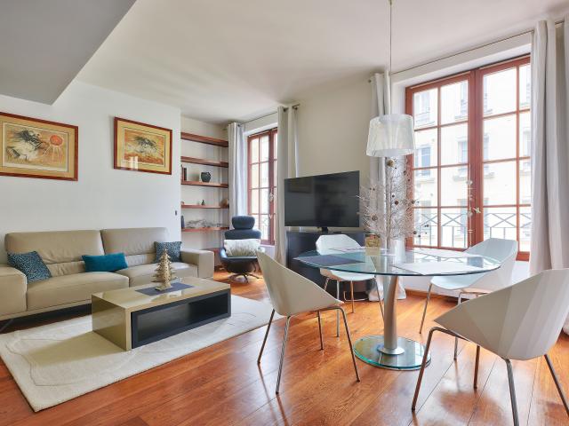 Superb air conditioned apartment in the heart of Paris 1 Bedroom and 1 Living Room Les Halles district