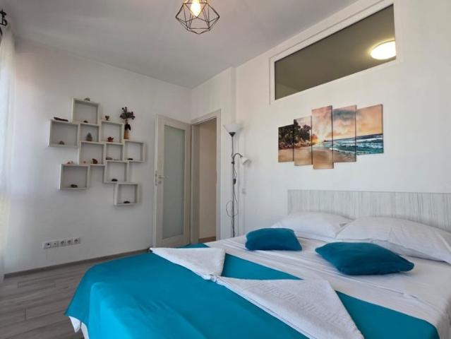 Superb apartment for rent in Cluj Napoca, in the center of Cluj Napoca, 2 minutes walk from Mihai Viteazu Square and public transport, with two bedrooms and living room
