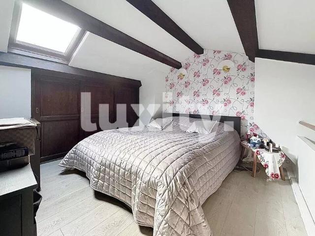 Superb apartment place du bourg de four