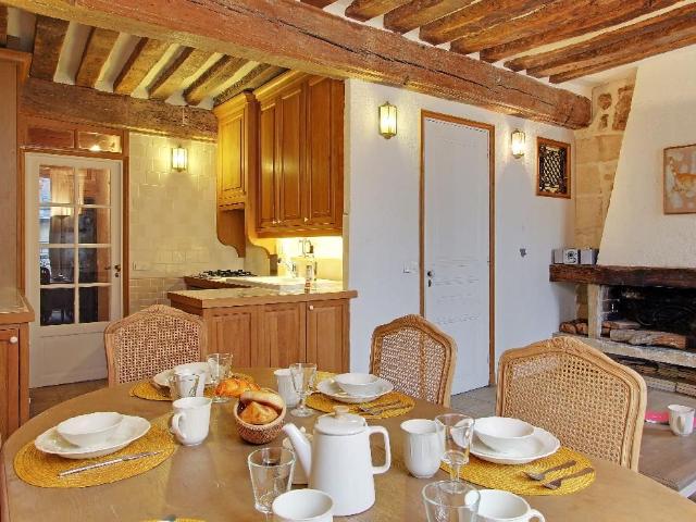 Superb flat, ideally located