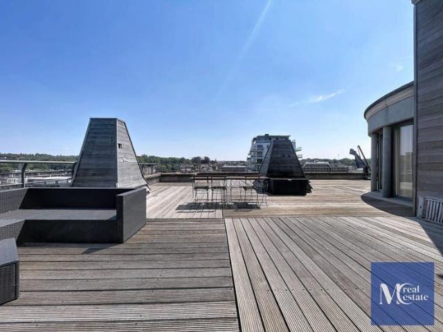 Superb fully FURNISHED penthouse of +/ 140m²