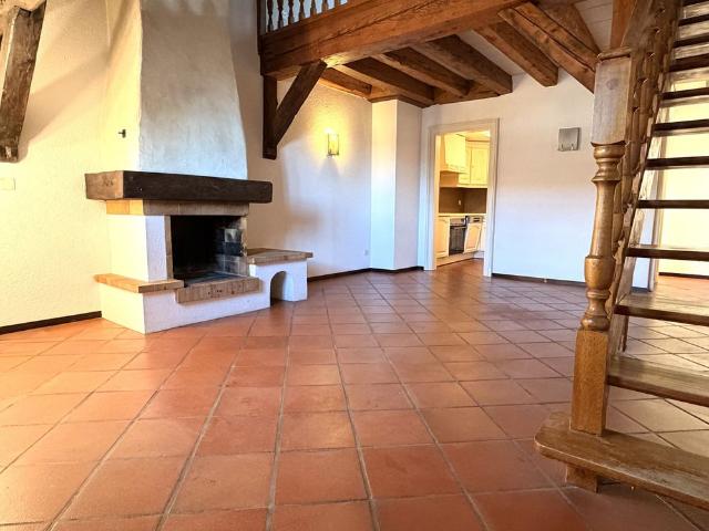 Superb loft style duplex! Spacious and bright