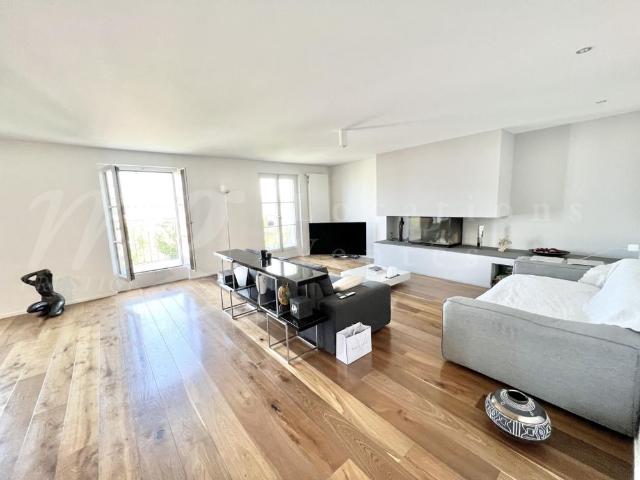 SUPERB PENTHOUSE OF 170 m2 WITH OPEN VIEWS OF THE LAKE
