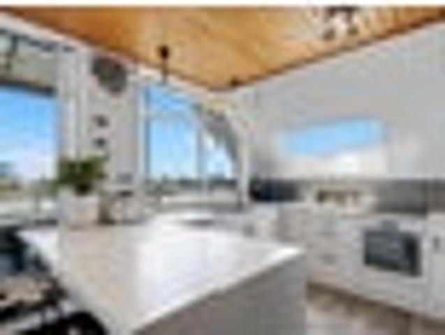 Pillans Point family flexibility, lock and leave