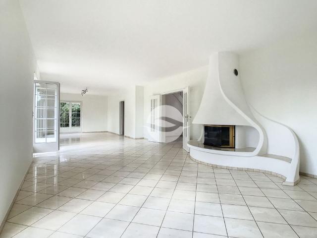 Superb renovated villa with pool and garden