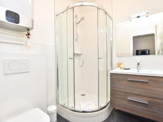 Superb typical Parisian flat refurbished in the center of Paris 2P, Paris Amsterdam Apartments for Rent