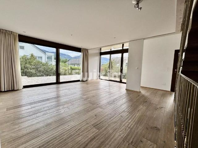 Superb villa in quiet residential area and 6 minutes from Vevey