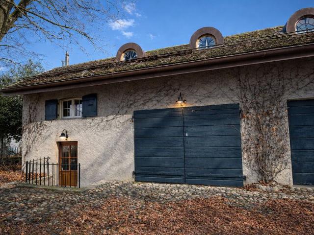Superb Villa of character with lake view