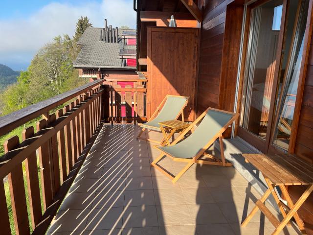 Superbe3.5 pieces meublé avec grand balcon sud. Location saison eté et hiver