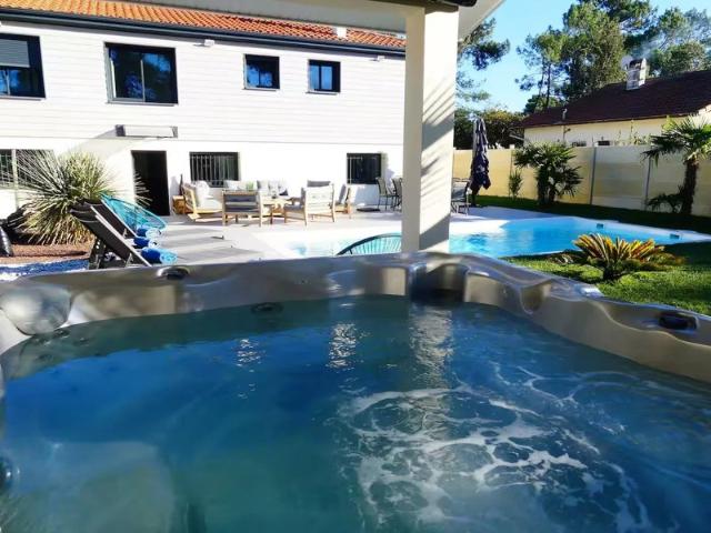 Superbe maison 8 pièces avec piscine à Biscarrosse, à deux pas de l'océan!