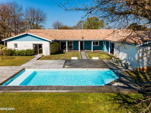 Superbe maison à Gujan Mestras T10 de 325 m² sur terrain de 2500 m² avec garage 3 voitures et bureau indépendants piscine poolhouse quartier