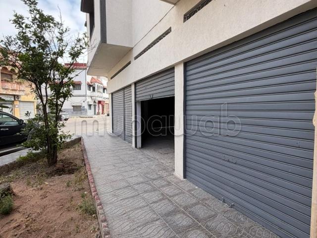 Superbe maison à vendre à Hay Essalam. 5 chambres agréables. Système de parabole et salon marocain
