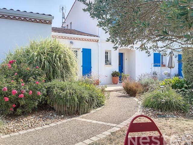 Superbe Maison à Vendre au Gua avec sa piscine, ses 5 chambres et sa piscine