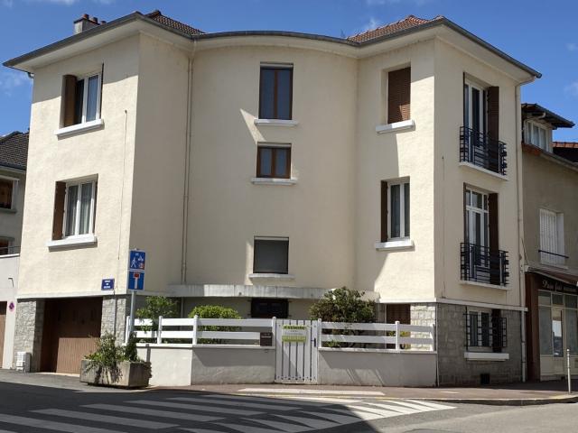 EXCLUSIVITE SUPERBE MAISON AUX LIGNES MODERNES DES ANNEES 60 A
