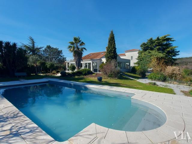 Superbe maison avec piscine secteur Caux, à 5 10 min de Péze. 228m² Caux