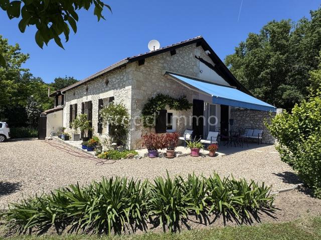Superbe maison avec piscine, vue dégagée, au calme, sans voi. 260m² Moustier