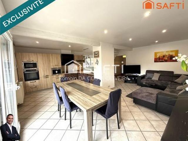 Superbe maison composée de 2 appartements indépendants avec terrasse, le tout sur 3,60 ares !