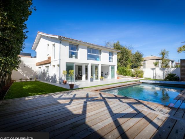 SUPERBE MAISON CONTEMPORAINE AVEC JARDIN ET PISCINE LE BOUSCAT PROCHE PARC BORDELAIS