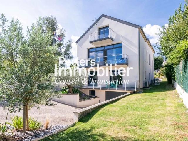 Superbe maison d’architecte à Buzenval – 6 suites, jardin paysag