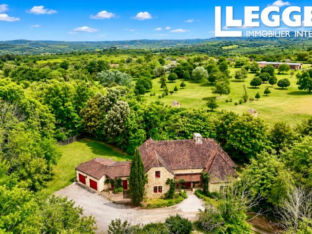 Superbe maison de 5 chambres, élégante, en excellent état, dans un joli village près de Sarlat la Canéda