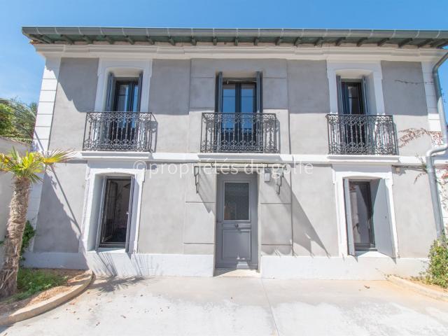 Superbe maison de ville à Sète avec piscine et jardin, 198m² Sète