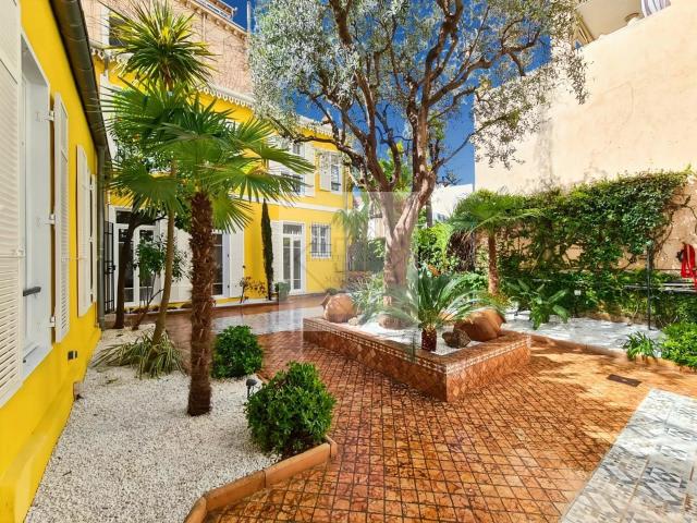 Superbe maison de ville au cœur de Cannes. Rue d'Antibes 131m² Cannes
