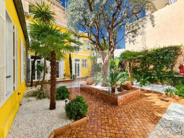 Superbe maison de ville au cœur de Cannes. Rue d'Antibes