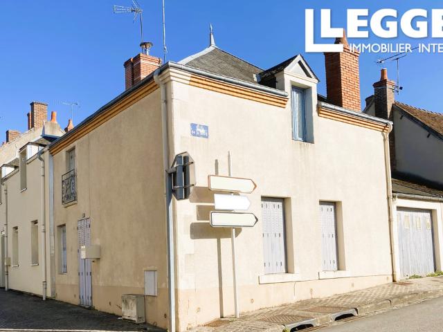 Superbe maison de ville de 3 chambres avec d'excellentes commodités, restaurants et marché dans le Cher