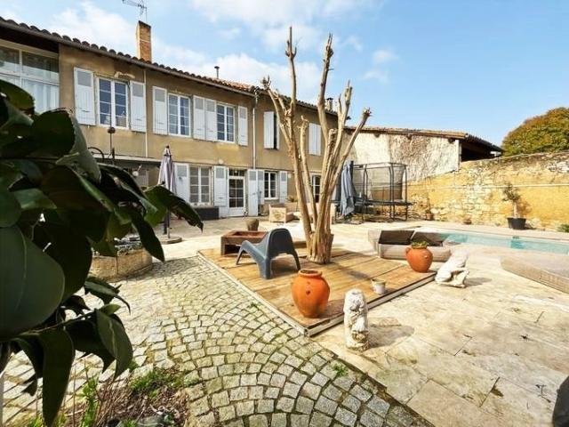 Superbe maison de ville de caractère de plus de 340 m² avec. 342m² Fleurance